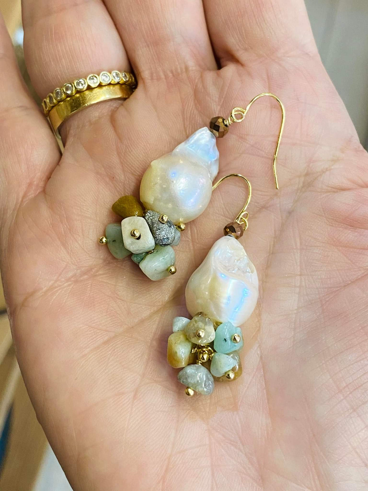 Luna Pearl Earrings